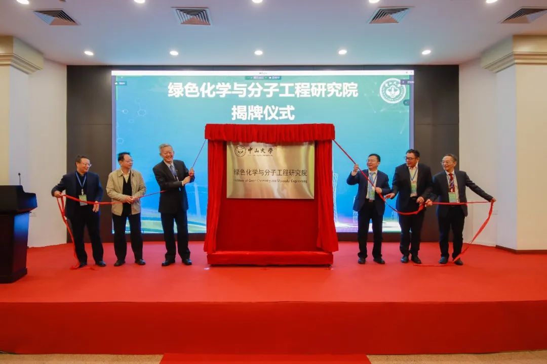 E88B2EF062CB33772FF52B45C1B_3960E4F8_12BDE