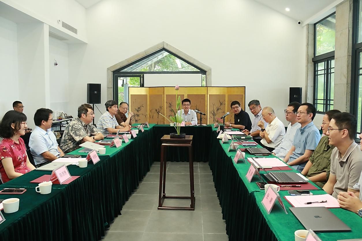 03E394C12DF19A372F70B167AD3_B03BB3DA_24C73